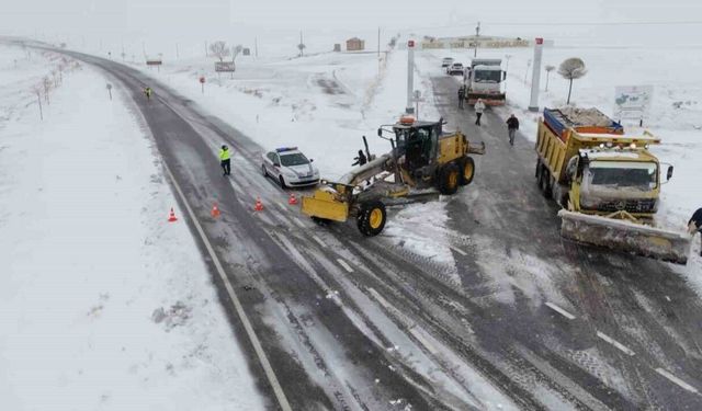 Aksaray’da yolda mahsur kalan 66 kişi kurtarıldı