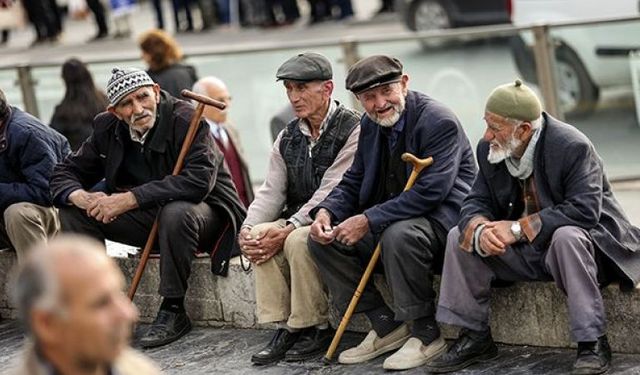 Emeklilik yaşı ve aylık bağlama için yeni sistem! Detayları