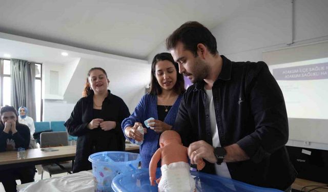 Baba adayları bez bağladı, bebek yıkadı