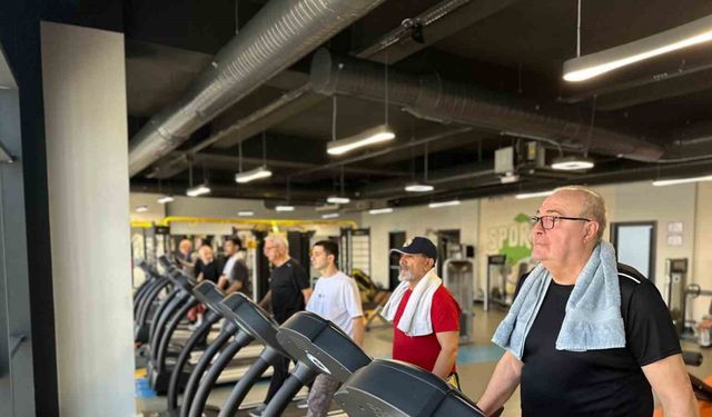 70 yaşındaki ihtiyar delikanlılar sporda gençlere taş çıkartıyor