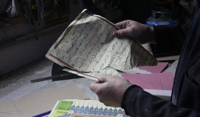 Aşınmış kitaplara 45 yıldır hayat veriyor