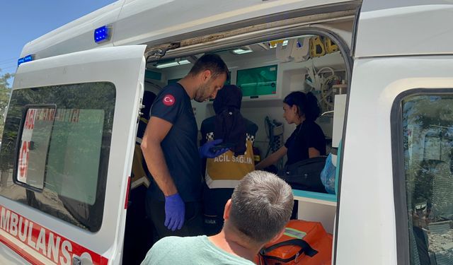 Sokak ortasında genç çocuğa sopalı saldırı