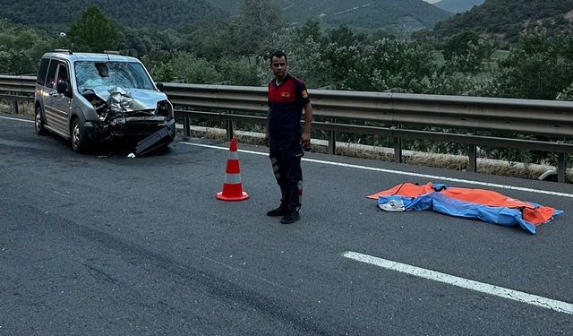 Motosiklet ve otomobil çarpıştı : 1 ölü 5 yaralı