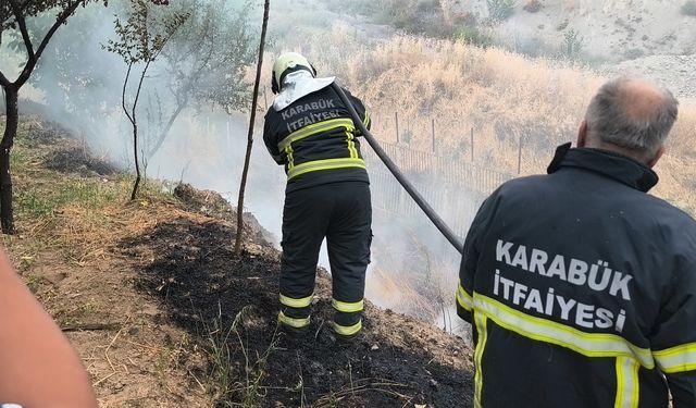 Otluk alanda çıkan örtü yangını