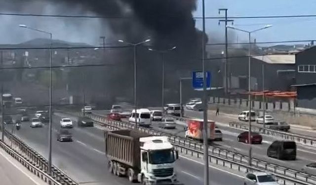Döküm fabrikasında yangın dumanlar yükseldi
