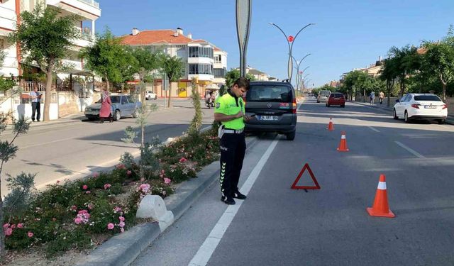 Direğe çarpan hafif ticari aracın sürücüsü yaralandı