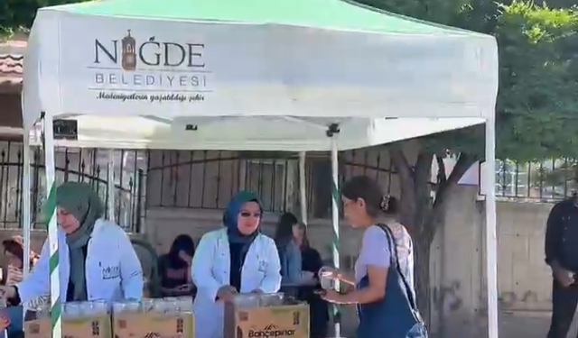 Niğde Belediyesi’nden YKS adaylarına su desteği