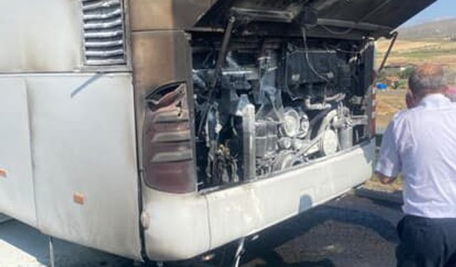 Niğde yolcu otobüsünde yangın paniği