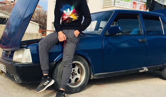 Kablo tamiri yaparken cebindeki bıçakla canından oldu