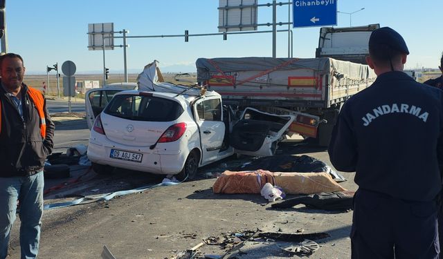 Otomobil ışıkta bekleyen tıra arkadan çarptı: 1 ölü