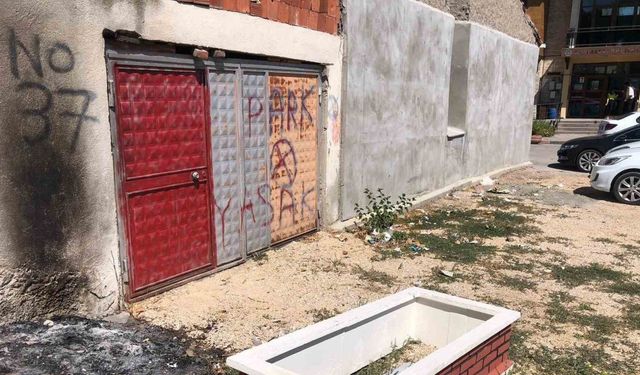 Boş araziye bırakılmış isimli taşı bulunan mezar