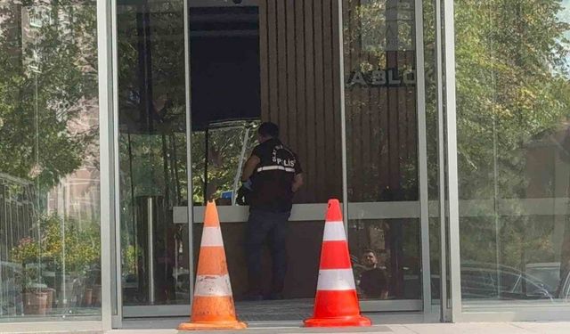 Boşanma aşamasındaki eşini ayağından vurup kaçtı