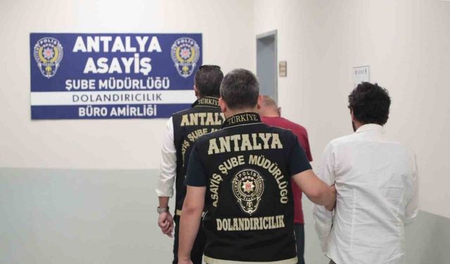 Kuyumcuyu dolandıran 2 şüpheli yakalandı