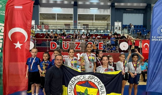 Minik sporcular şampiyon olmak için ter döktü