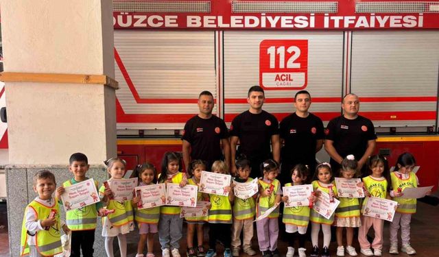 Minikler gönüllü itfaiyeci oldu