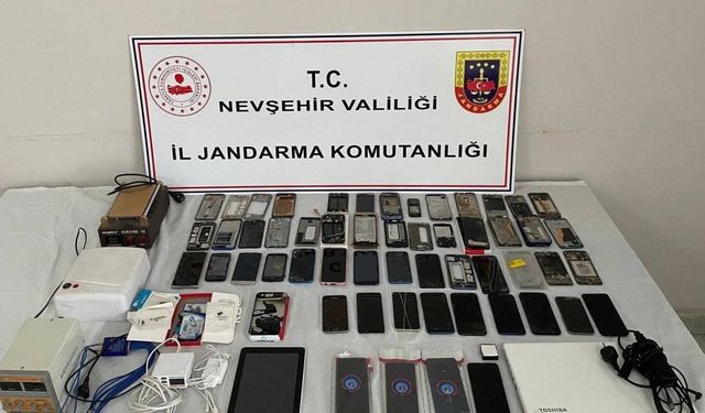 Kaçak telefon operasyonu: 2 gözaltı