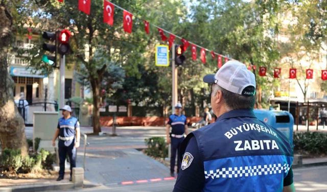 Okula başlayan öğrenciler için zabıtalar görevde