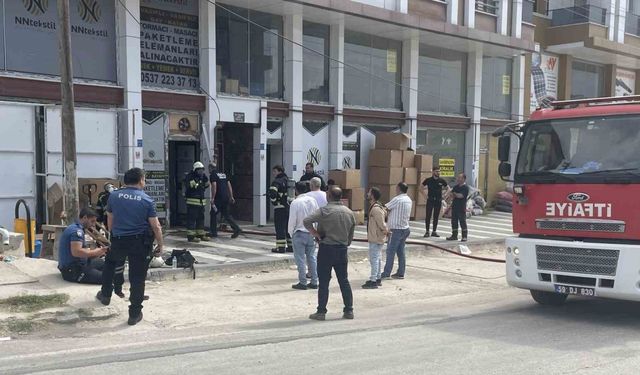 Tekstil atölyesinde çıkan yangın binaya yayılmadan kontrol altına alındı