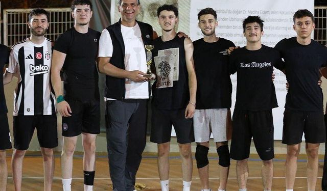 Sahada rekabet, gönüllerde dostluk kazandı