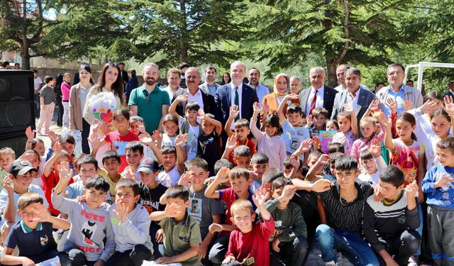 Murtaza Köyü’nde öğrencilere kırtasiye ve giyim desteği