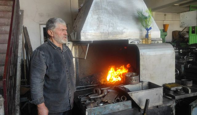 Mesleğin 55 yıllık temsilcileri baba oğul, mesleği yaşatmak istiyor
