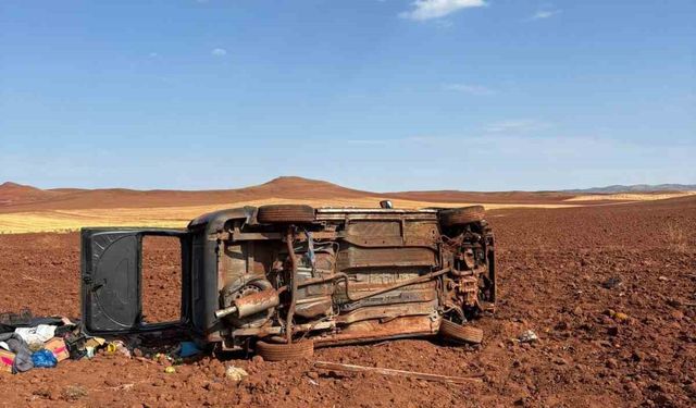 Hafif ticari araç devrildi, 1 kişi ağır yaralandı