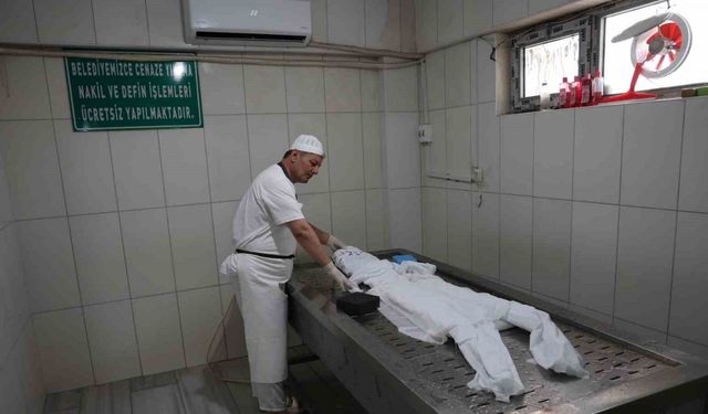 19 yıllık gassal, cenazenin nasıl yıkanacağını anlattı