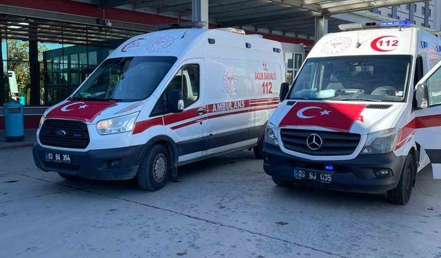 Ambulansları Türk bayrakları ile süslediler