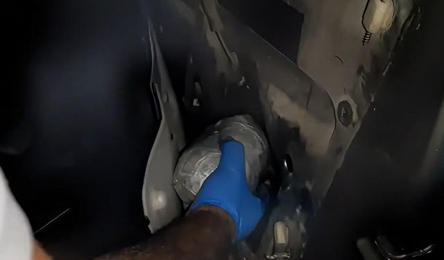 Aracın gizli bölmelerine saklanan uy*uşturucu,dı