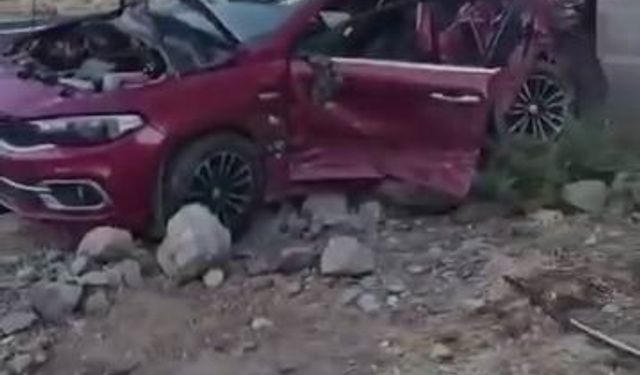 Araçlar hurdaya döndü, 2 kişi yaralandı