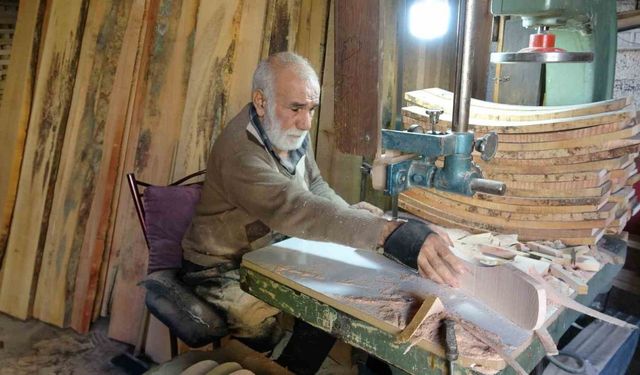 Baba mesleğini 62 yıldır sürdürüyor