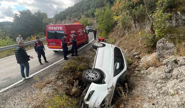 Direksiyon hakimiyetini kaybeden sürücü kaza yaptı
