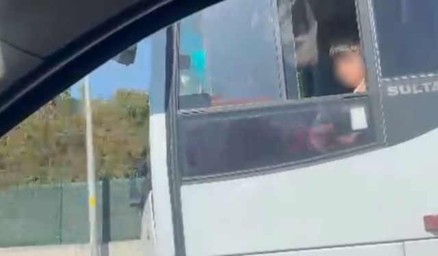 Çocuğun otobüs ile tehlikeli yolculuğu kamerada