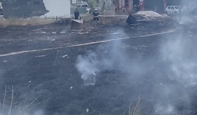 Çocukların yaktığı iddia edilen boş arsayı itfaiye söndürdü