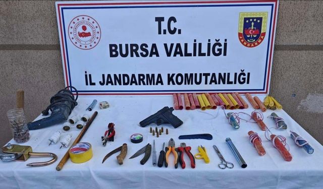 Definecilerin zulasından cephanelik çıktı