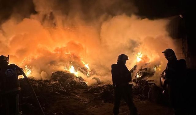 Denizli’de bir iş yeri alev alev yandı
