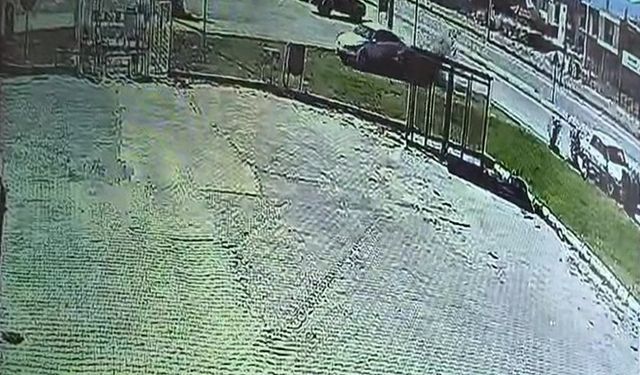 Duvara çarpan ehliyetsiz sürücünün planını güvenlik kamerası bozdu