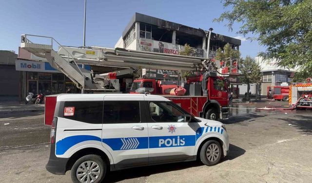 İş yerinde çıkan yangını itfaiye söndürdü