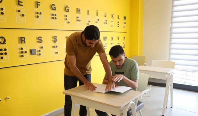 Görme engelli eğitmen öğrencilerine ’bağımsızlığı’ hediye ediyor