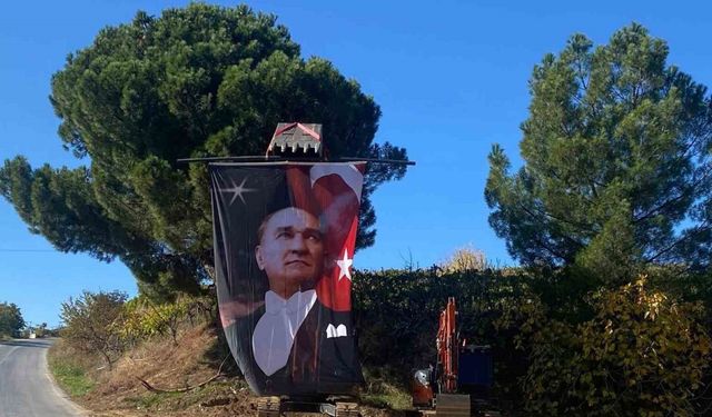 Kepçe operatöründen anlamlı cumhuriyet kutlaması