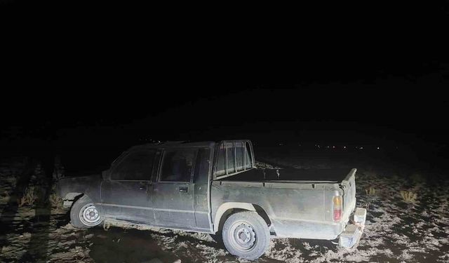 Kontrolden çıkan pikap şarampole girdi: 2 yaralı