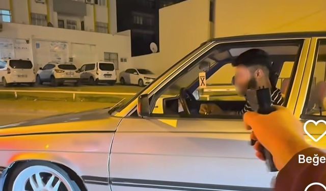 Silahla "şaka" videosu çeken gençler polisi karşılarında görünce panik yaşadı