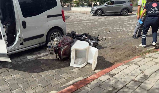 Motosikletle hafif ticari araç çarpıştı: 1 yaralı