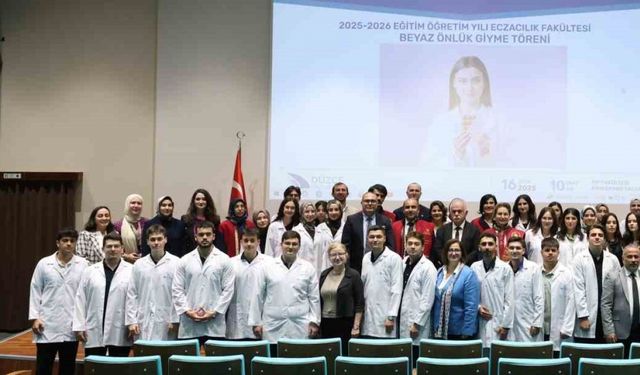 Öğrenciler beyaz önlüklerini giydi