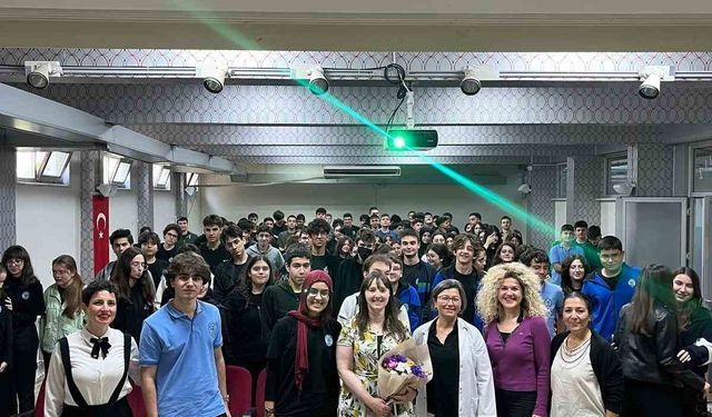 Öğrenciler için çifte kazanım: Hem bilim hem İngilizce pratiği