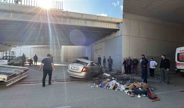 Otomobil üst geçitten yola düştü: 2 yaralı