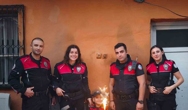 Polis sirenleri bu kez özel gereksinimli çocuğa sürpriz için çaldı