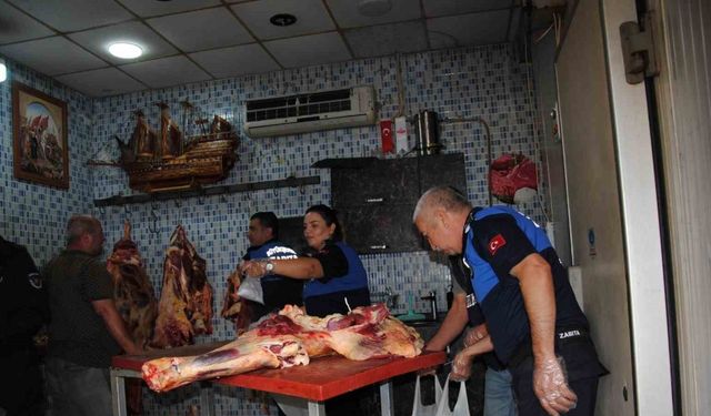 1 ton kokmuş ve bozuk et ele geçirdi