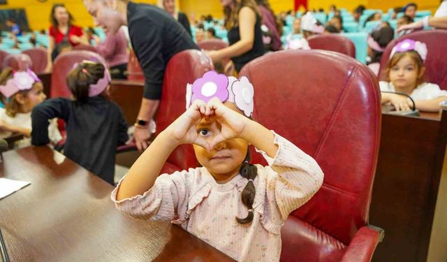 Meclis koltukları bu kez kız çocuklarının oldu