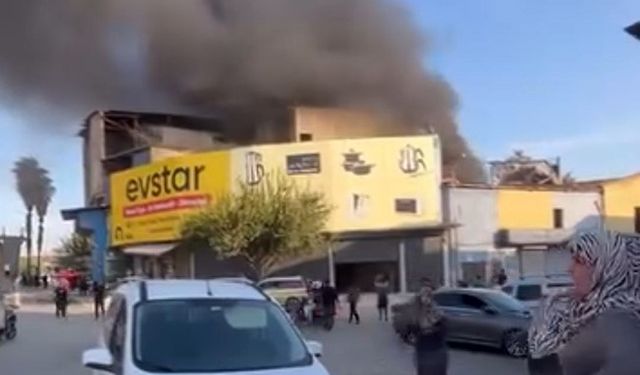 Tekstil malzemesi satan iş yerinde çıkan yangın söndürüldü